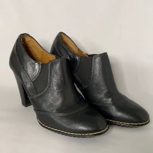Sofft healed booties black leather Size 8 barely worn, see photos.